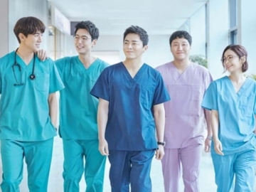 Tak Cuma Diduga 'Hospital Playlist' Season 3, Para Pemeran Kompak Foto Bareng Dikira Efek Ini