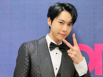 Perdana Banget, Doyoung NCT Pamer Perut di Pemotretan Konsep Dewasa!