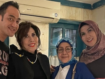 Ibu Venna Melinda Akui Kecewa Dengan Acara Lamaran Sang Putri, Begini 8 Potret Modisnya