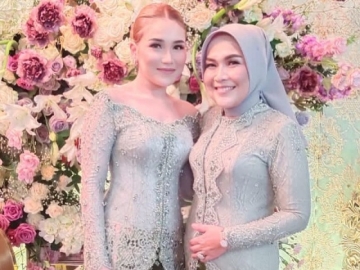 Adiknya Resmi Nikah, Umi Kalsum Tulis Curhatan dan Doa untuk Ayu Ting Ting