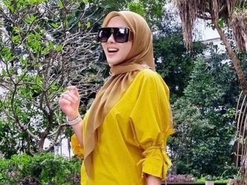 Bentuk Sepatu Syahrini Sampai 'Meleyot-leyot', Efek Edit Tinggi Badan?