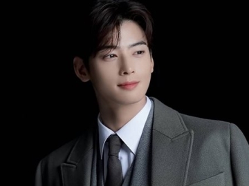 Cha Eunwoo ASTRO Tampil Gemas Dibuntel Jaket Tebal, Fans Khawatir