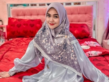 Ria Ricis Mendadak Unggah Foto dengan Wajah Mewek