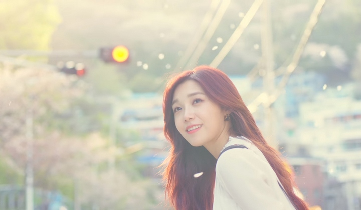 Foto: Jelang Rilis Mini Album Kedua, Eun Ji Tembus 1 Juta Follower Instagram