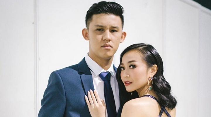 Foto: Rini Wulandari Tanggapi Komentar Nyinyir Netizen Terkait Riasan Wajah di Pernikahannya