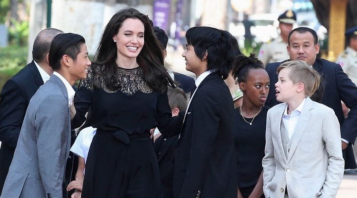 Foto: Brad Pitt Move On, Angelina Jolie Nikmati Hari Ibu Bersama Anak-Anak
