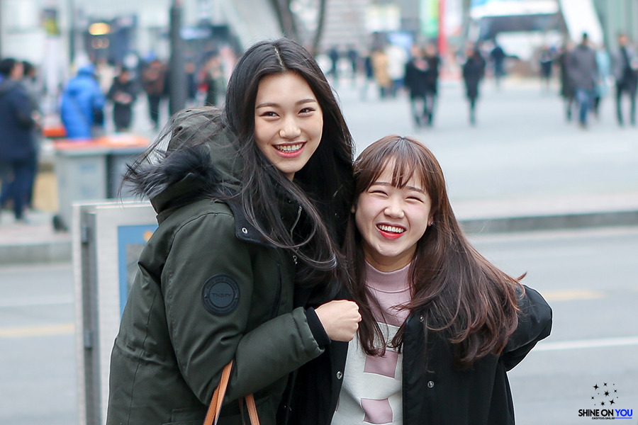 Kim Do Yeon and Choi Yoo Jung