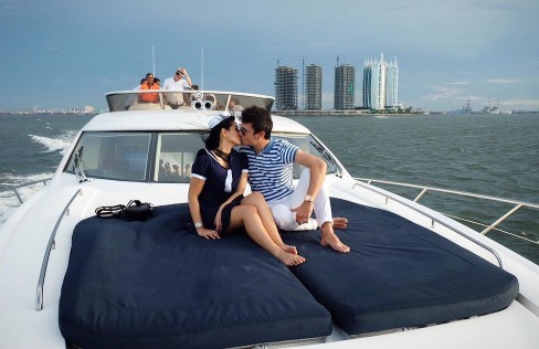 Ciuman di Atas Kapal
