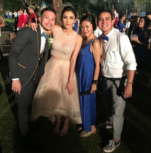 FOTO Konsep Garden  Party  Meriahnya Pernikahan Tyas 