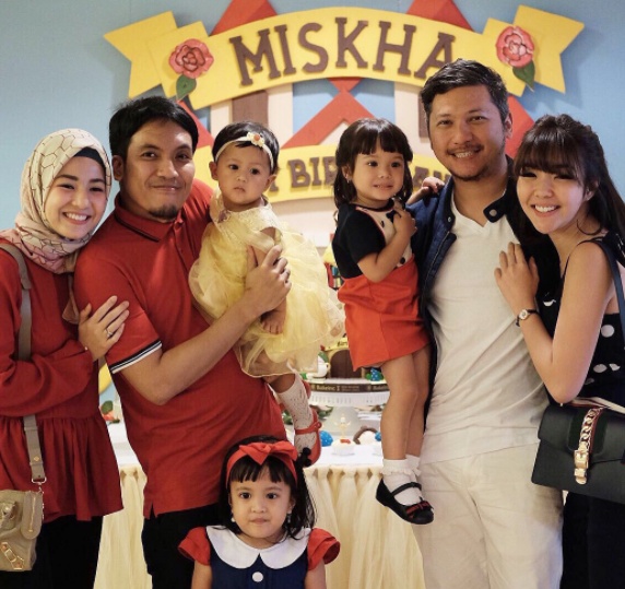 FOTO Rayakan Ulang Tahun Pertama Anak Natasha Rizki FOTO Rayakan Ulang Tahun Pertama Anak Natasha Rizki