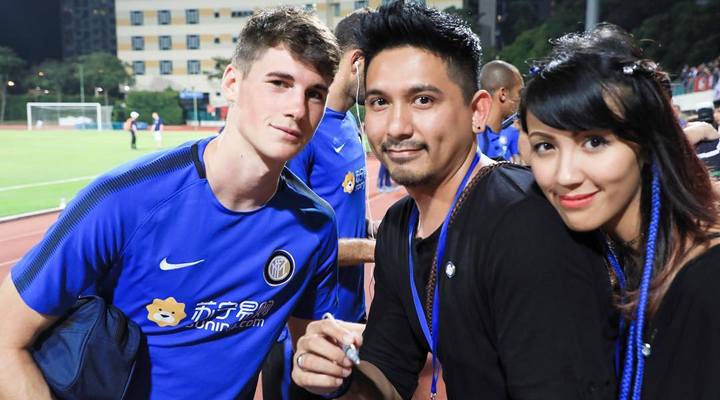Foto: FOTO : Inter Milan Tanding di Singapura, Ryan Delon & Sharena Kejar Selfie Bareng Pemainnya