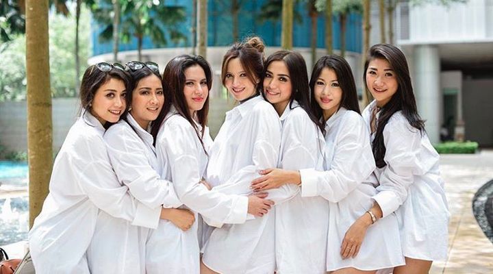 Foto: Ikuti Bisnis Kekinian, Geng Girls Squad Nia Ramadhani Bakal Jualan Bakso?