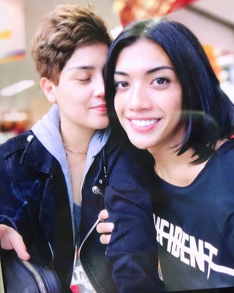 FOTO : Sering Dihujat, Millendaru Malah Makin Mesra Bareng 