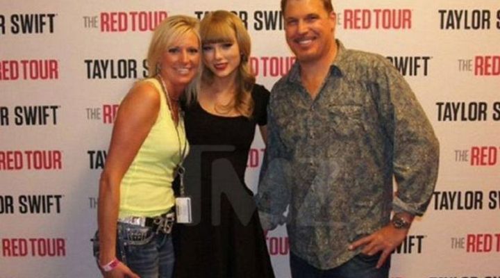 Foto: Taylor Swift Menangi Kasus Pelecehan Seksual