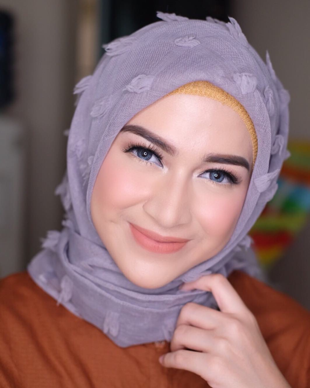 Waduh, 5 Seleb Indo Ini Pernah Jadi Korban Penipuan Manajernya Sendiri