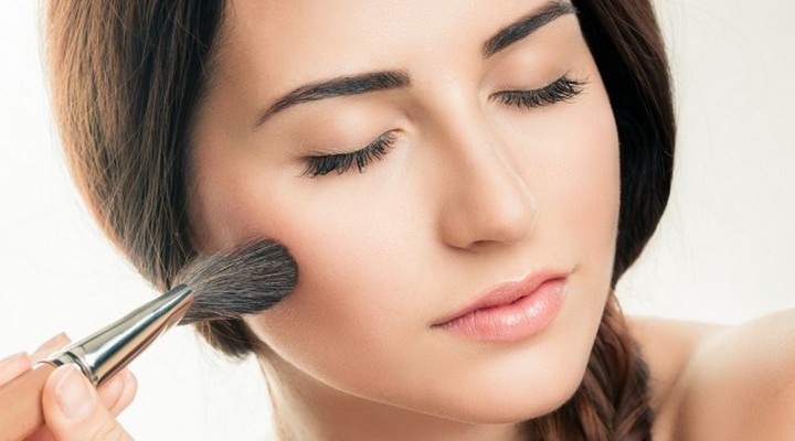 Buat Pipi Tirus Sampai Hidung Mancung Ini 5 Trik Makeup Yang Bisa Percantik Wajahmu