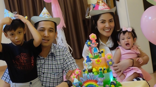 Foto: Sederhana dengan Balon, Nindy Rayakan Ulang Tahun Anak Keduanya di Rumah