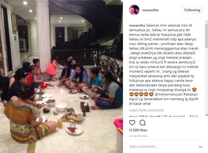Makan Bareng Asisten Rumah Tangga di Lantai Anang Makan Bareng Asisten Rumah Tangga di Lantai Anang