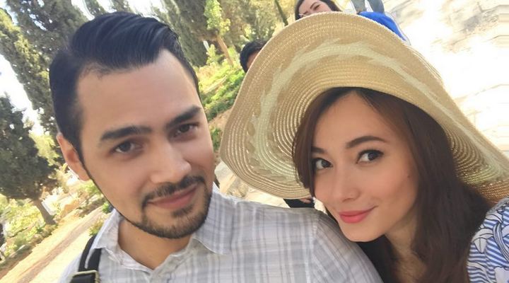 Berbagi Peluk dan Ciuman Mesra, 7 Kebersamaan Asmirandah 