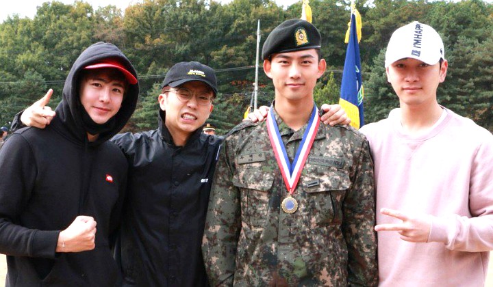 Foto: Selalu Kompak, Nichkhun, Chansung & Wooyoung Kunjungi Taecyeon di Markas Militer