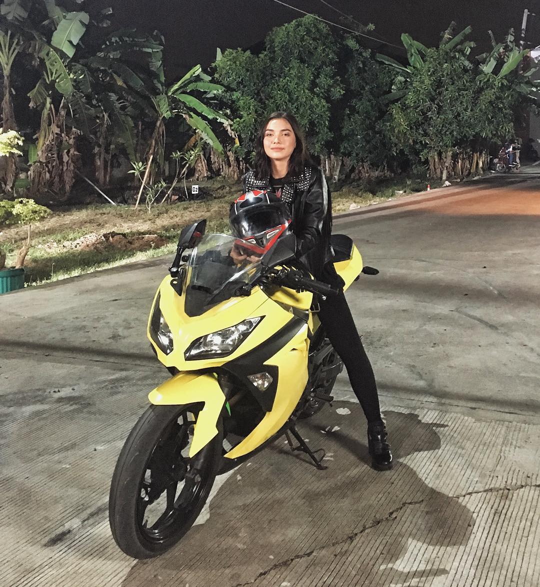 UP Angela Gilsha Pamer Naik Moge Rating Anak Langit Melesat UP Angela Gilsha Pamer Naik Moge Rating Anak Langit Melesat