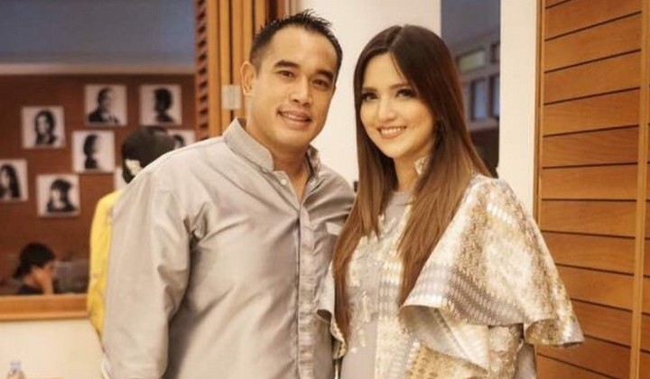 Nyaris Tak Ada Cela, Begini Cerita Romantis Nia Ramadhani 