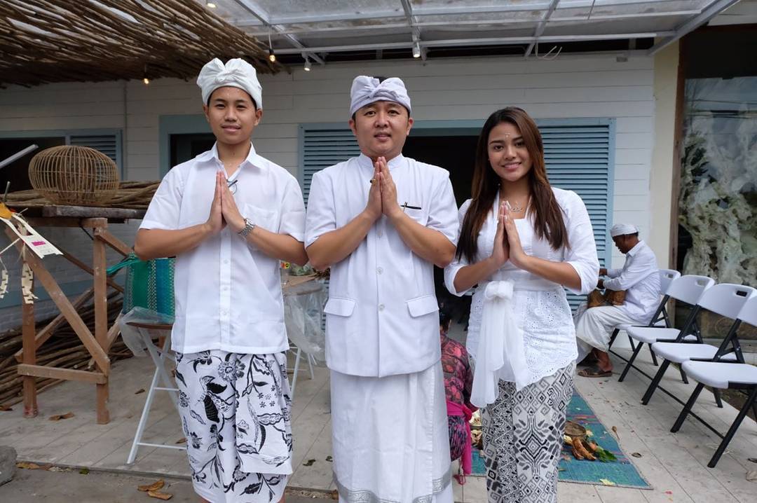 FOTO Buka Warung Asix di Bali Begini Potret Berbeda FOTO Buka Warung Asix di Bali Begini Potret Berbeda