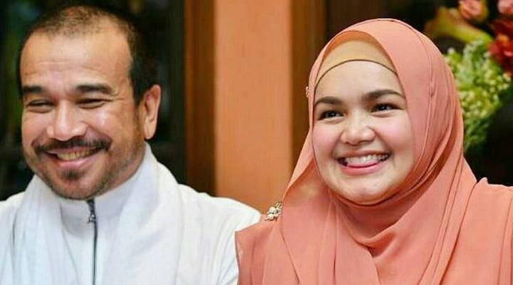 Foto: Gunakan Kursi Roda Saat Hamil, Siti Nurhaliza Bikin Penggemar Khawatir