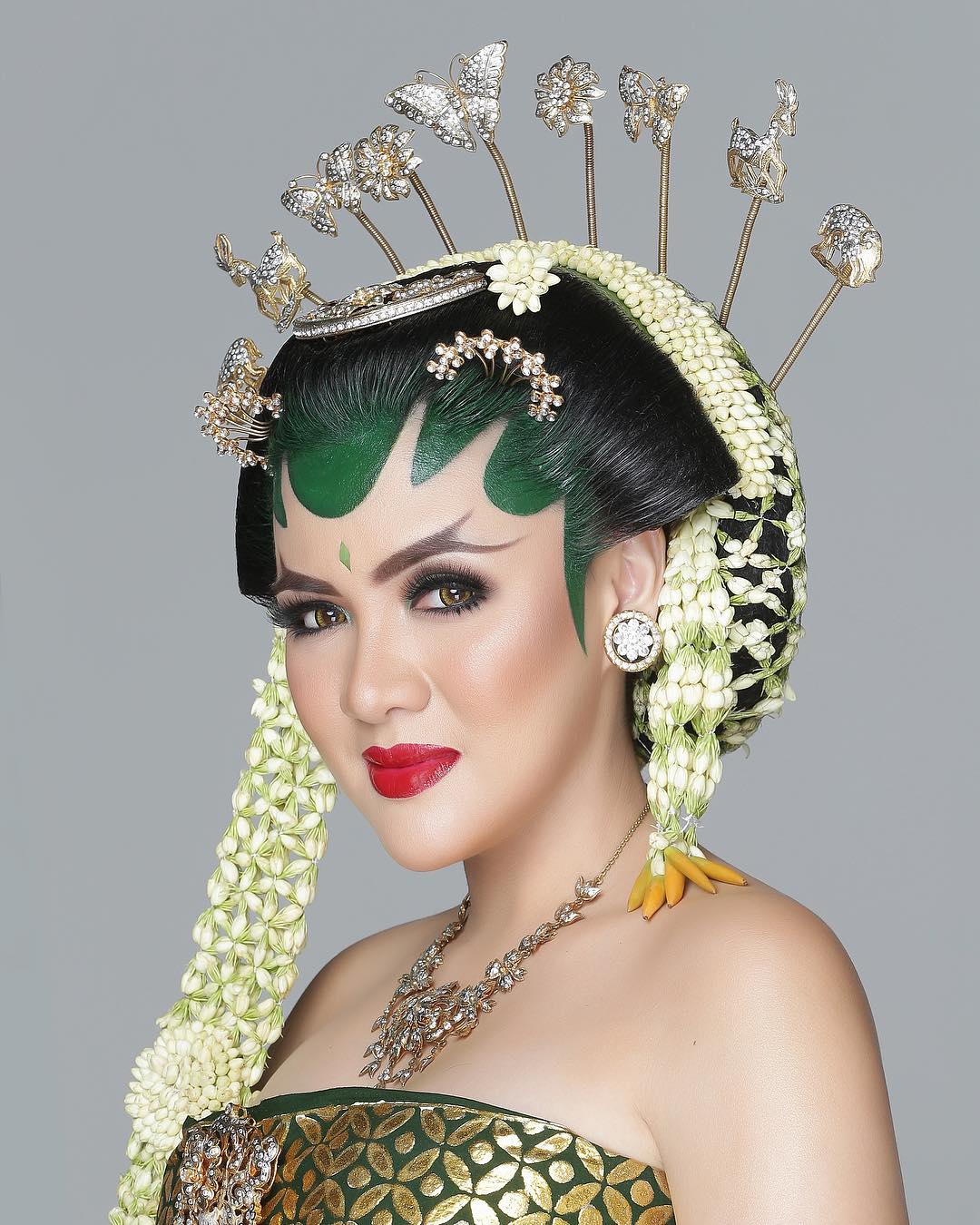 Paes Berawarna Hijau