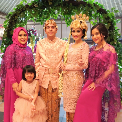FOTO Cantiknya Tasya  Kamila  Kenakan Kebaya  Kembar dengan 