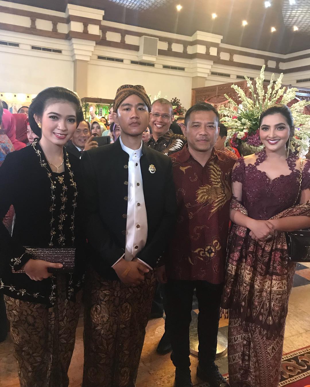 Ashanty & Anang Hermansyah Pose Bersama Anak Jokowi