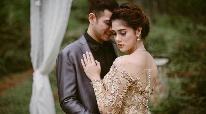 Foto: FOTO: Romantis dan Kecenya Pre-wedding Rifky Balweel-Biby Alraen, Pakai Gaun di Hutan