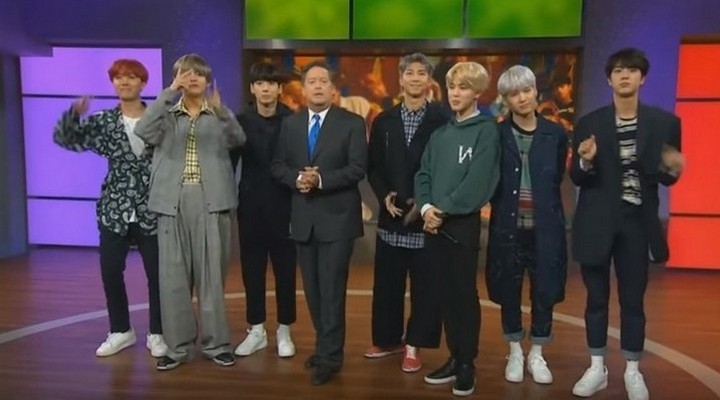 Foto: BTS Bawakan 'MIC Drop' Steve Aoki Perdana di 'The Ellen DeGeneres Show'