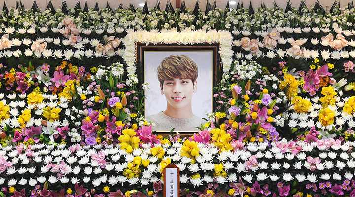 Foto: Jenazah Jonghyun SHINee Tiba, Pemakaman Dilakukan Secara Privat Malam Hari