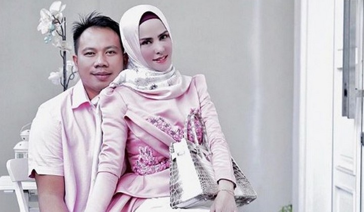 Foto Pernikahan dengan Vicky Prasetyo Tersebar, Riasan 