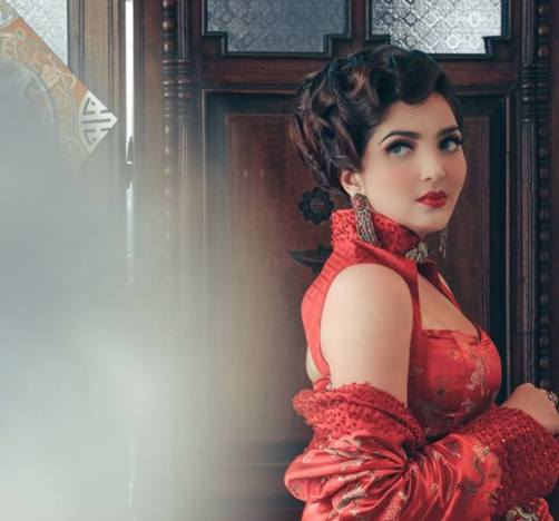  Konsep Lady in Red