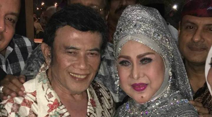 Elvy Sukaesih  Drop Tak Bisa Temui Dhawiya Rhoma Irama 