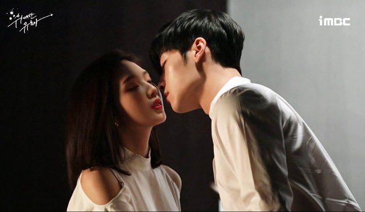 Foto: Rilis Foto Teaser Baru, Woo Do Hwan Siap Mencuri Hati Joy Red Velvet di ‘Great Temptation’