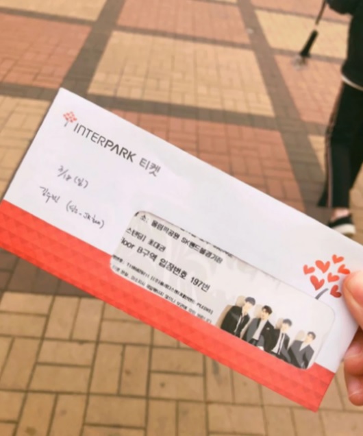 Tiket Konser dari JR untuk Kim Su Bin