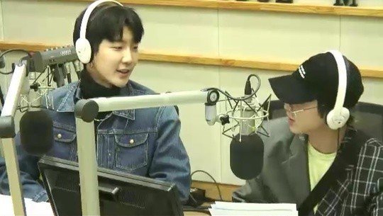Lee Seung Hoon dan Kang Seung Yoon Winner Jadi DJ Radio