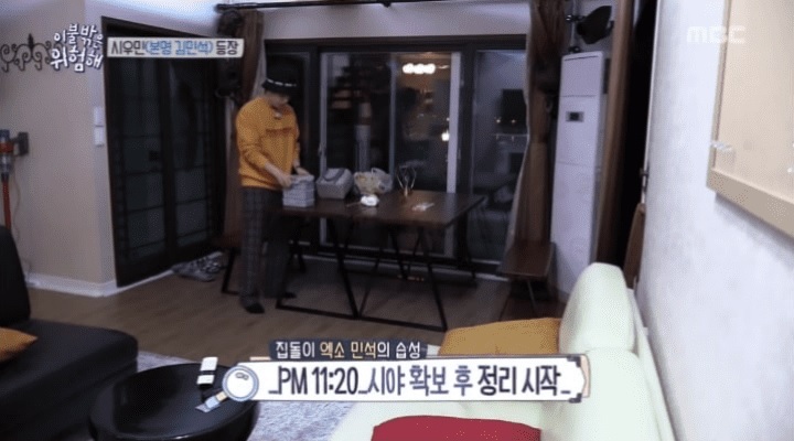 Xiumin EXO Membersihkan Dapur dan Ruang Makan yang Berantakan