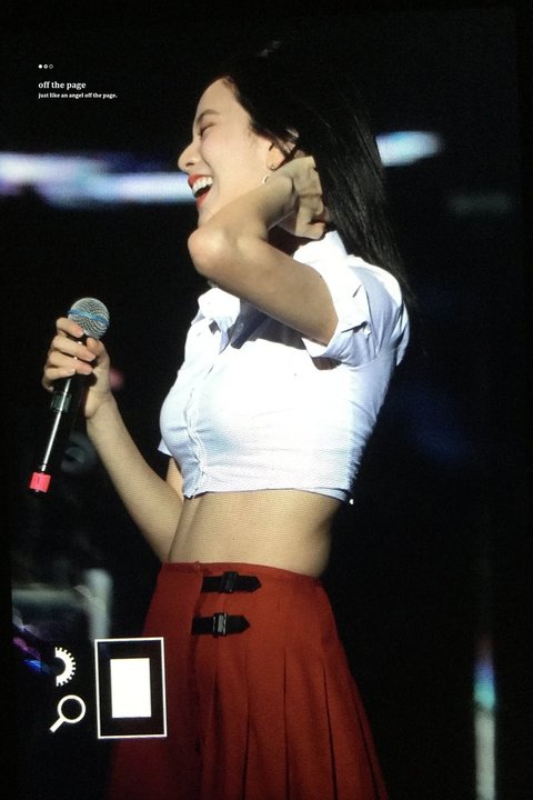 Jisoo tampak memiliki abs