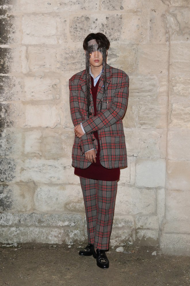 Penampilan Ganteng Kai EXO Saat Hadiri Acara Fashion Show Gucci di Arles, Perancis