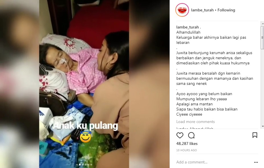 Juwita Bahar Jenguk Neneknya yang Sakit