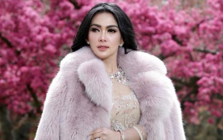 Masih Diliputi Kemewahan, Ini 7 Gaya Lebaran Syahrini dan Masih Diliputi Kemewahan, Ini 7 Gaya Lebaran Syahrini dan