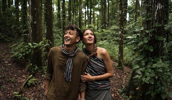 Pamer Video Prewedding di Hutan Dimas Anggara Nadine Pamer Video Prewedding di Hutan Dimas Anggara Nadine
