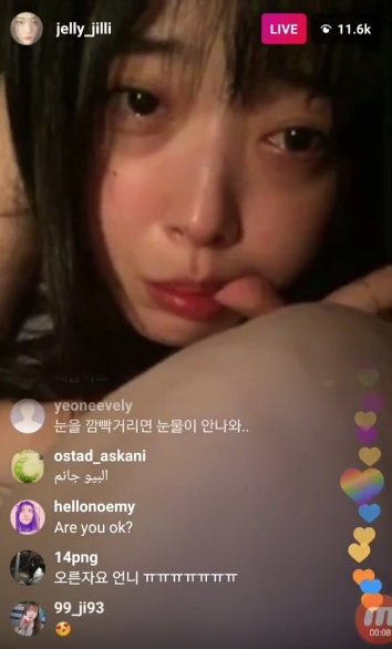 Sulli Tampak Sedih di Instagram Live Terbaru