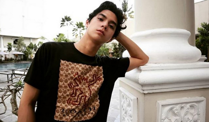 Zayn Malik Rambut Pendek - gaya selfie kekinian