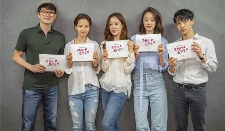 Foto: Hadiri Baca Naskah, Song Ji Hyo Hingga Park Shi Hoo cs Siap Akting di Drama Genre Horor dan Romcom