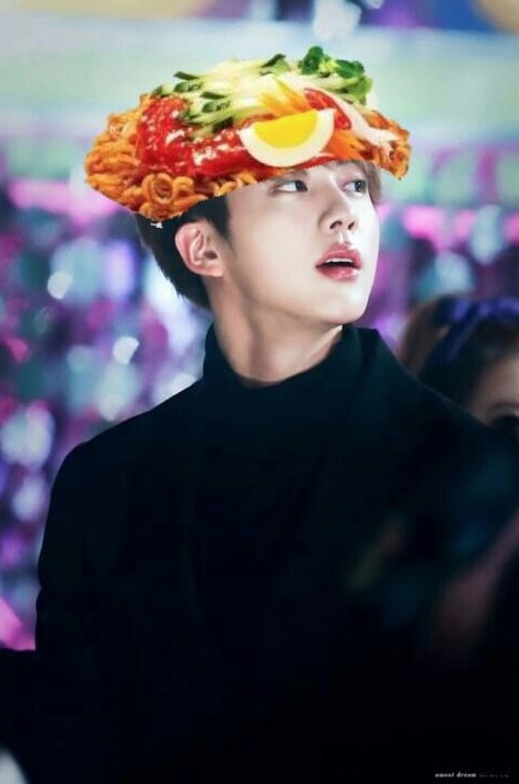 Jin Bangtan Boys Terpilih Jadi Seleb Korea yang Masih Ganteng Meski Dengan Mie Pedas di Atas Kepala